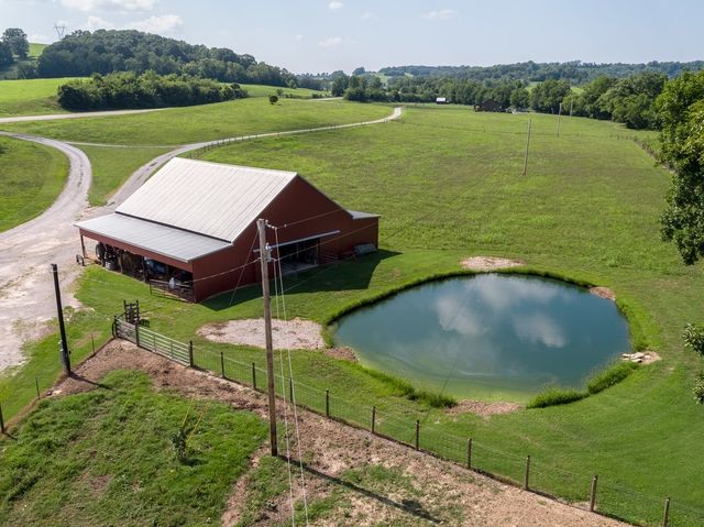 2564 New Highway 7, Santa Fe, TN 38482