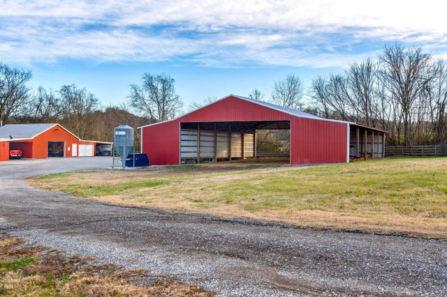 2564 New Highway 7, Santa Fe, TN 38482