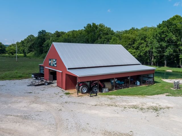 2564 New Highway 7, Santa Fe, TN 38482