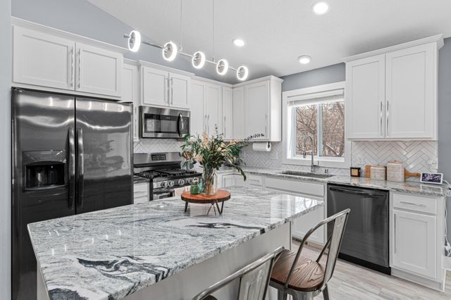 3255 Indiana Avenue N, Robbinsdale, MN 55422