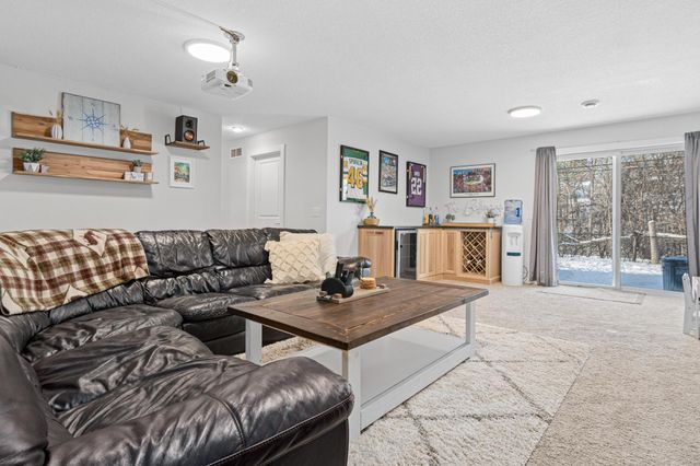 3255 Indiana Avenue N, Robbinsdale, MN 55422