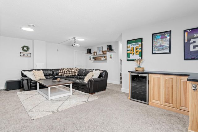 3255 Indiana Avenue N, Robbinsdale, MN 55422