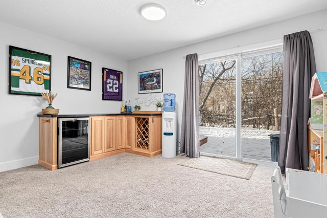 3255 Indiana Avenue N, Robbinsdale, MN 55422