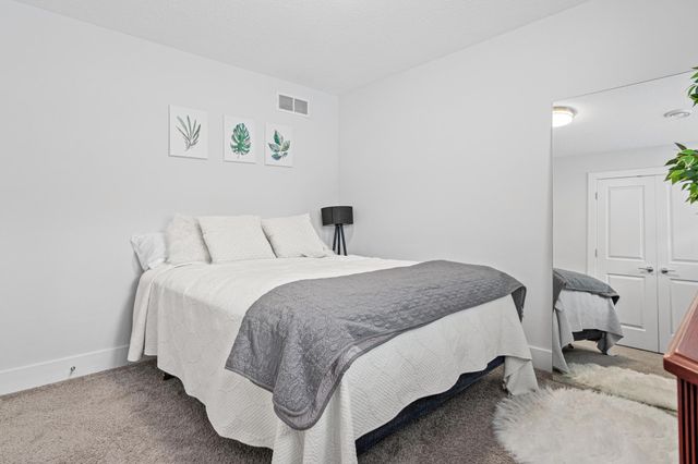 3255 Indiana Avenue N, Robbinsdale, MN 55422