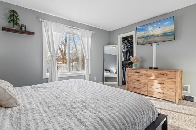 3255 Indiana Avenue N, Robbinsdale, MN 55422