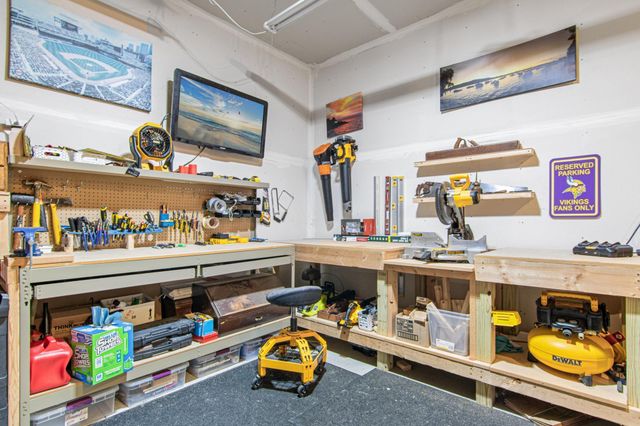 3255 Indiana Avenue N, Robbinsdale, MN 55422