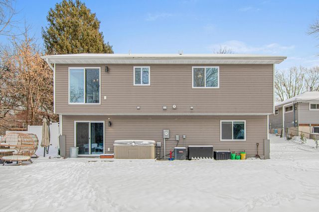 3255 Indiana Avenue N, Robbinsdale, MN 55422