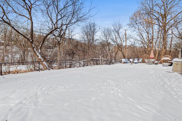 3255 Indiana Avenue N, Robbinsdale, MN 55422