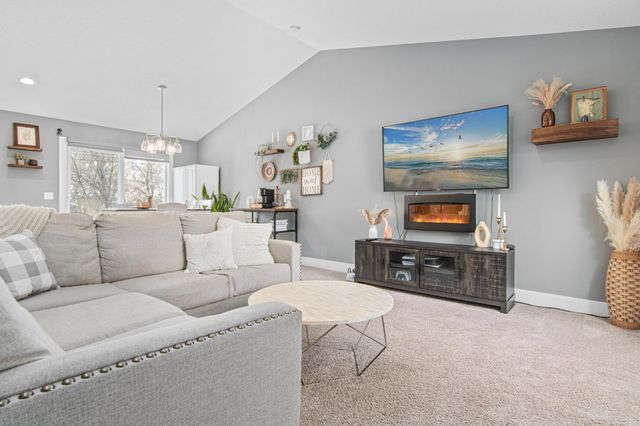 3255 Indiana Avenue N, Robbinsdale, MN 55422