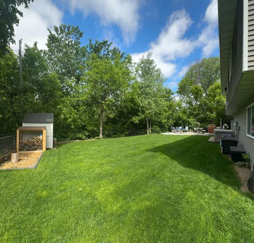 3255 Indiana Avenue N, Robbinsdale, MN 55422