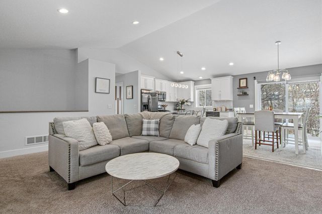 3255 Indiana Avenue N, Robbinsdale, MN 55422