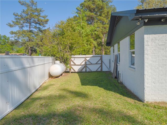 2075 Sylvia Lane, Waycross, GA 31503