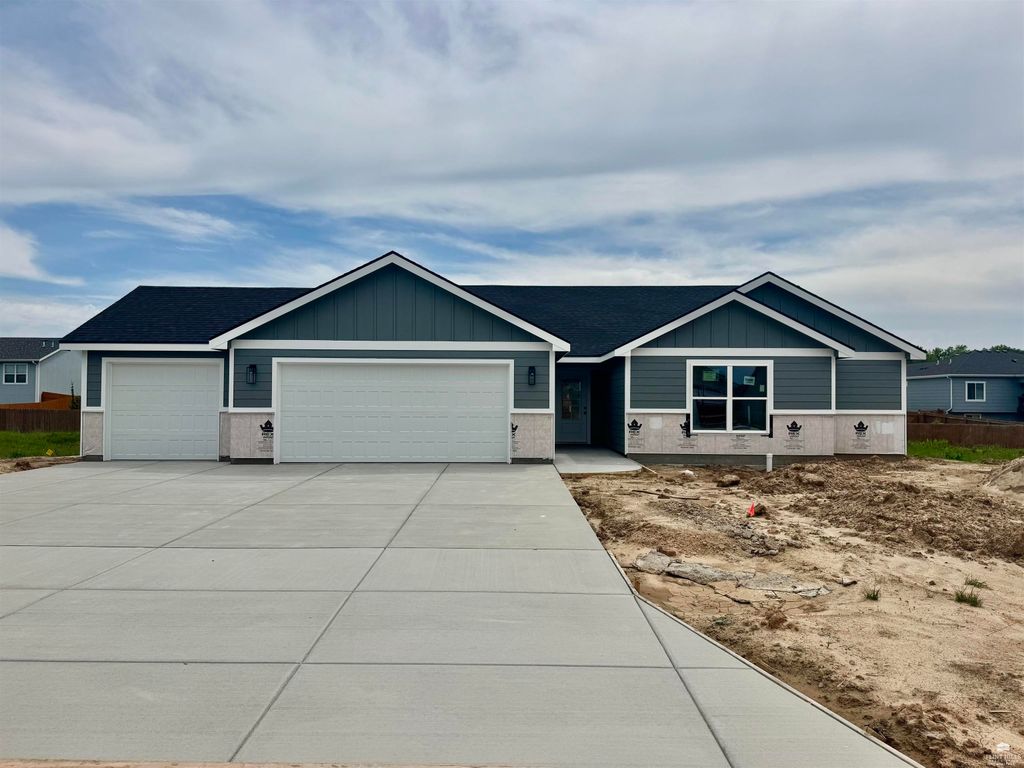 8414 Chrissy Landing, Manhattan, KS 66502