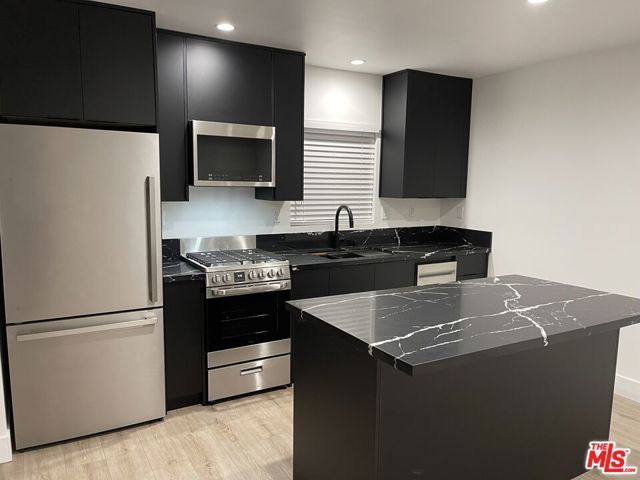 9504 Gothic Avenue, North Hills (los Angeles), CA 91343