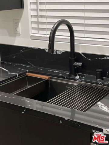 9504 Gothic Avenue, North Hills (los Angeles), CA 91343