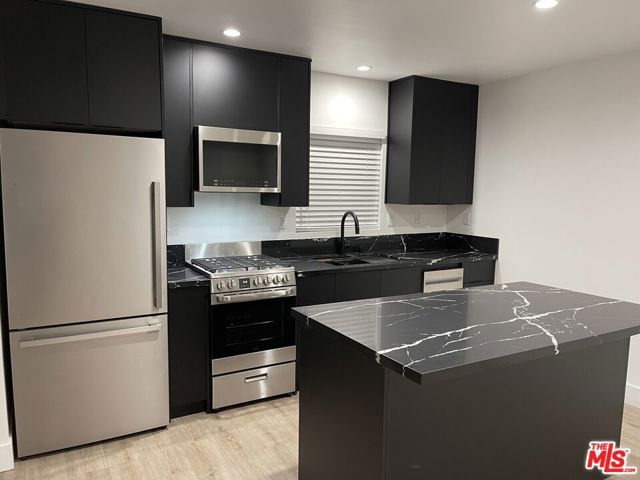 9504 Gothic Avenue, North Hills (los Angeles), CA 91343