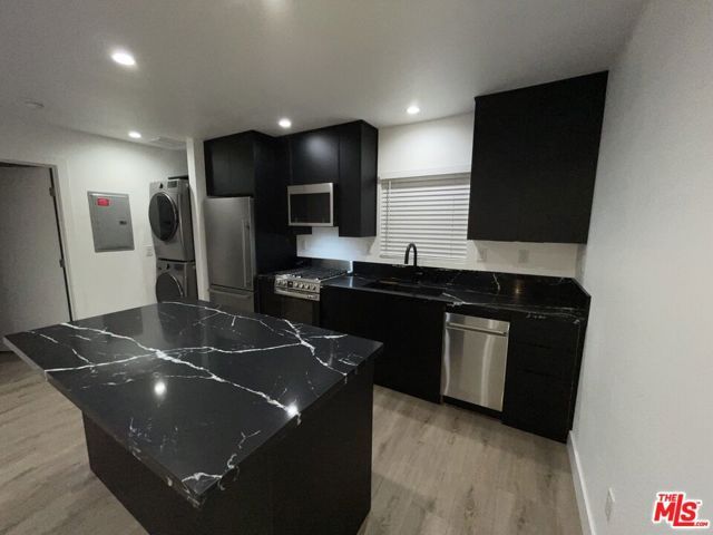 9504 Gothic Avenue, North Hills (los Angeles), CA 91343