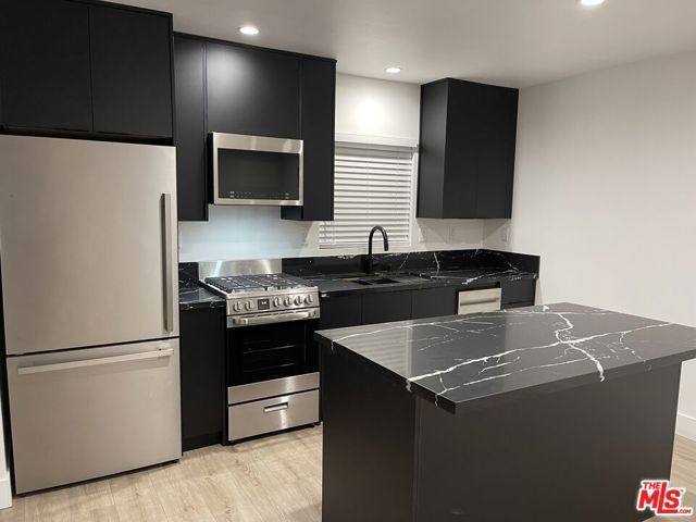 9504 Gothic Avenue, North Hills (los Angeles), CA 91343