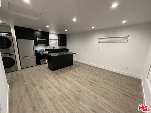 9504 Gothic Avenue, North Hills (los Angeles), CA 91343