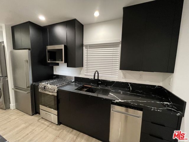 9504 Gothic Avenue, North Hills (los Angeles), CA 91343