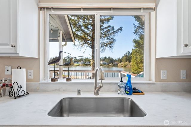 385 Eagle Nest Court SE, Ocean Shores, WA 98569