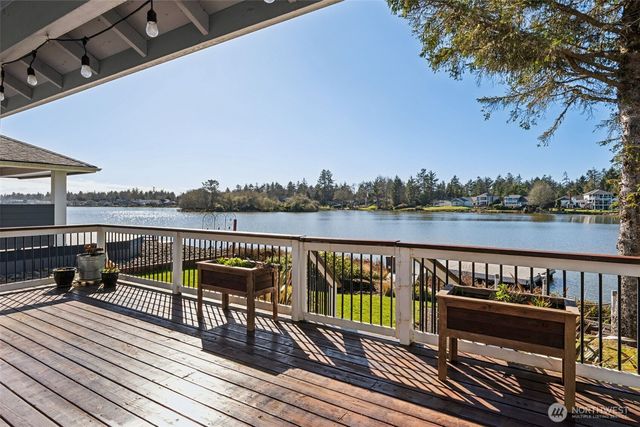 385 Eagle Nest Court SE, Ocean Shores, WA 98569