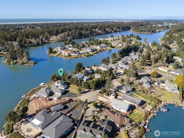 385 Eagle Nest Court SE, Ocean Shores, WA 98569