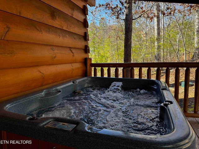 2738 Murray Ridge Rd, Sevierville, TN 37876