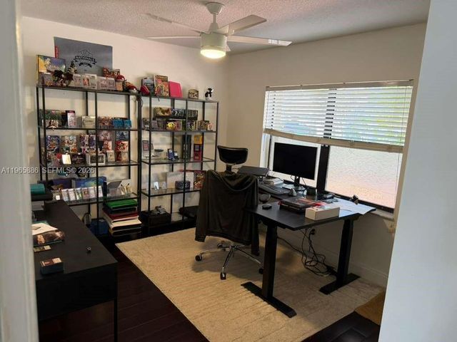 2925 E Aviary Dr, Cooper City, FL 33026