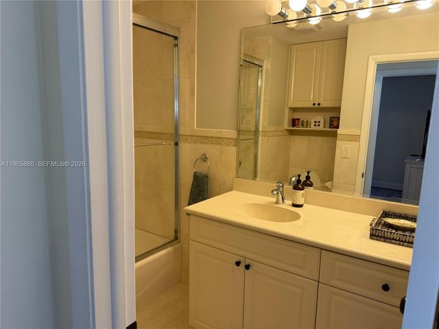 2925 E Aviary Dr, Cooper City, FL 33026