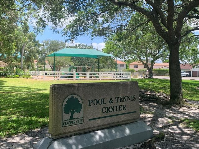 2925 E Aviary Dr, Cooper City, FL 33026