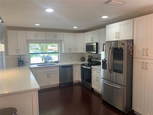 2925 E Aviary Dr, Cooper City, FL 33026