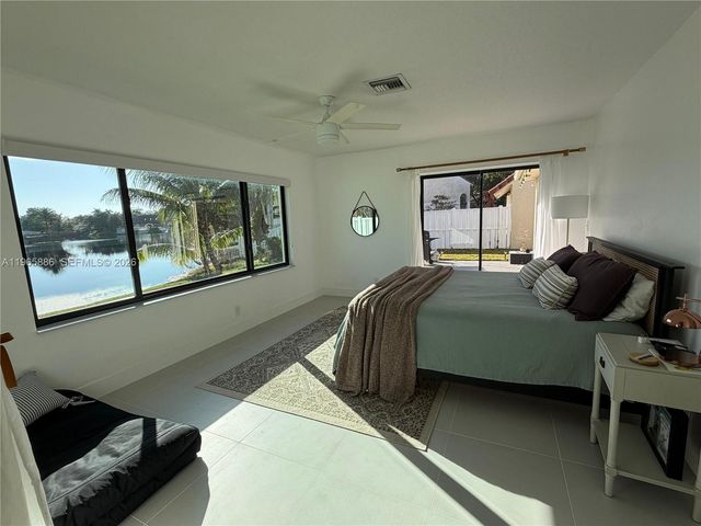 2925 E Aviary Dr, Cooper City, FL 33026