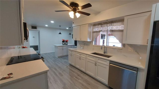 1205 HACIENDA DRIVE, Sun City Center, FL 33573