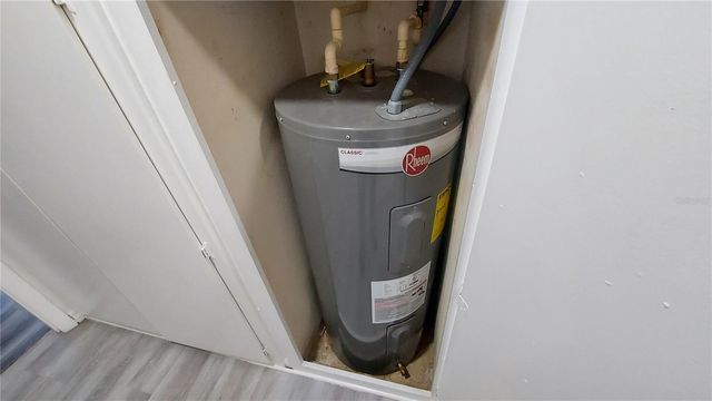 1205 HACIENDA DRIVE, Sun City Center, FL 33573