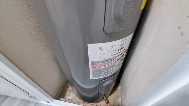 1205 HACIENDA DRIVE, Sun City Center, FL 33573