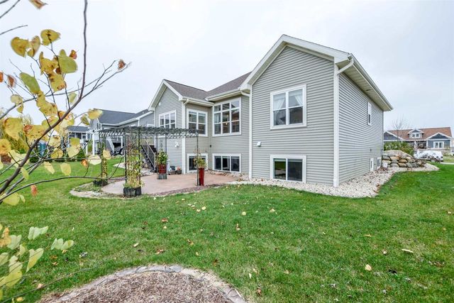 6586 Wolf Hollow Road, Windsor, WI 53598
