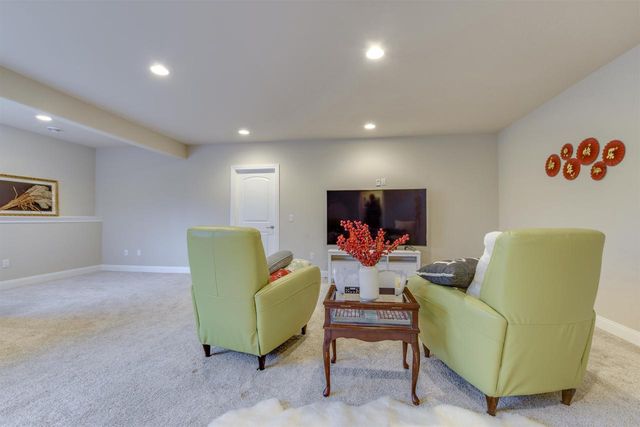 6586 Wolf Hollow Road, Windsor, WI 53598