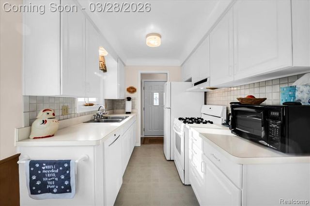 13015 Walter Avenue, Warren, MI 48088