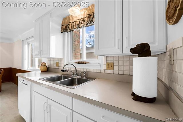 13015 Walter Avenue, Warren, MI 48088