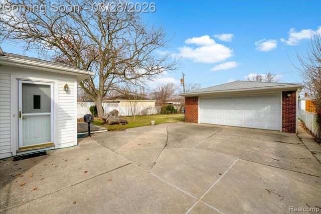 13015 Walter Avenue, Warren, MI 48088