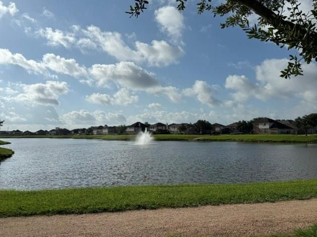 10 Desert Willow Court, Manvel, TX 77578