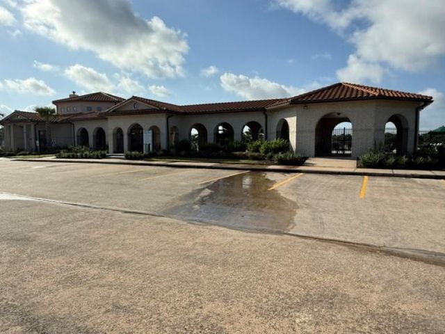 10 Desert Willow Court, Manvel, TX 77578
