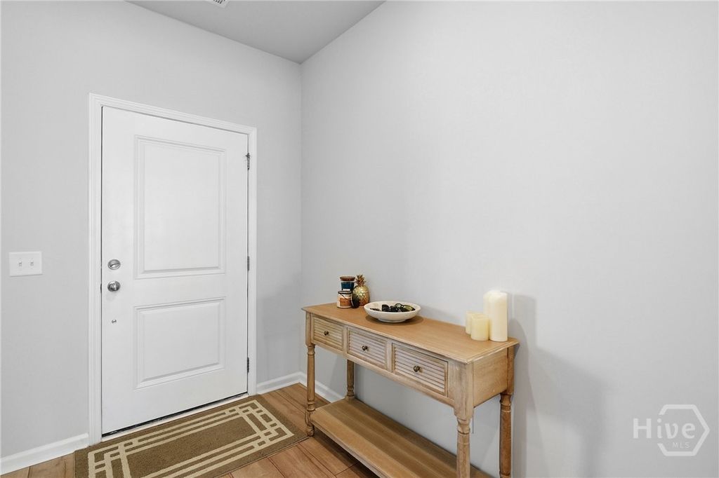 Image 10 of property listing at 127 Binscombe Lane, Pooler, GA 31322