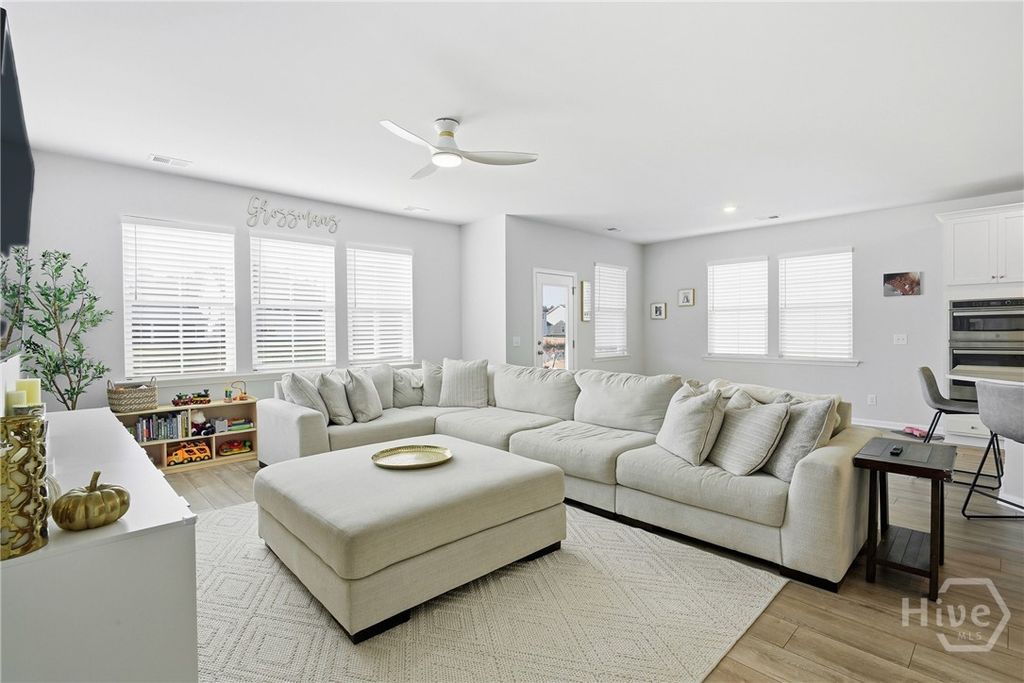 Image 16 of property listing at 127 Binscombe Lane, Pooler, GA 31322