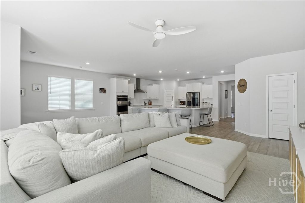 Image 17 of property listing at 127 Binscombe Lane, Pooler, GA 31322