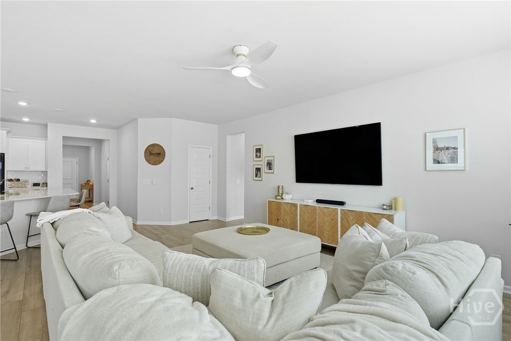 Image 19 of property listing at 127 Binscombe Lane, Pooler, GA 31322