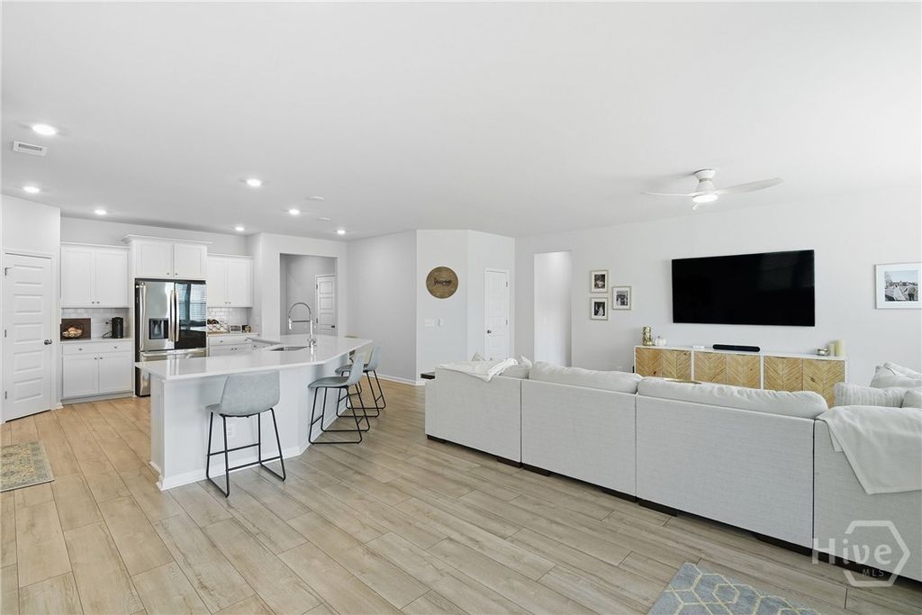 Image 20 of property listing at 127 Binscombe Lane, Pooler, GA 31322