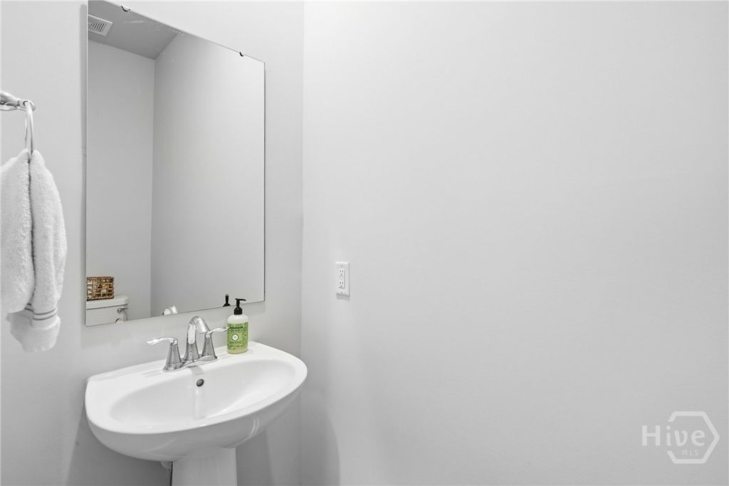 Image 32 of property listing at 127 Binscombe Lane, Pooler, GA 31322