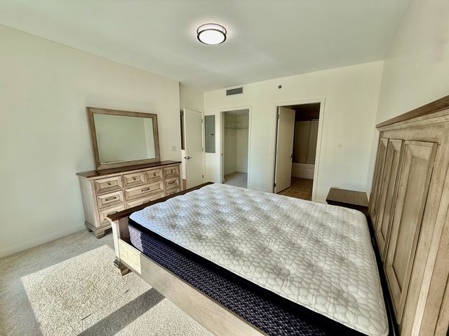 130 N Garland Court 2110, Chicago, IL 60602